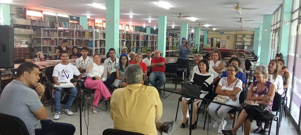 Universitarios de Cuba realizan festival nacional de lectura.